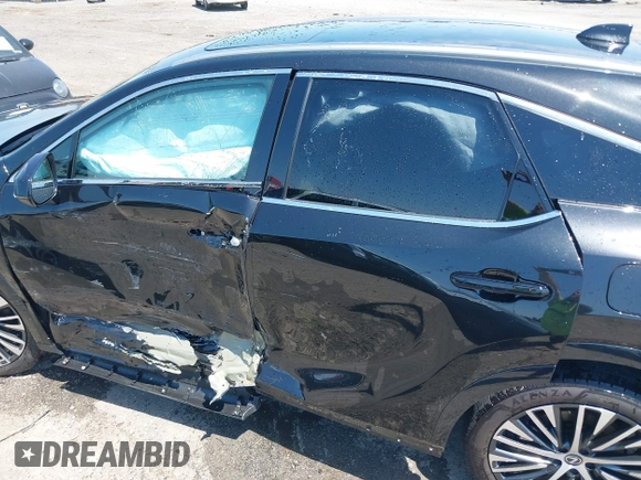 2024 Lexus RX 350 z VIN 2T2BAMBA1RC046647, wystawiony jako IAAI lot #42043636 z przebiegiem 2 595 mil mil oraz . Historia ofert i sprzedaży dostępna na DreamBid. Obrazek 6.
