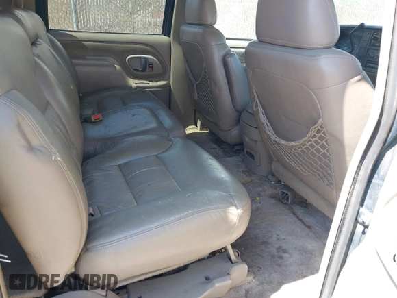 1997 Chevrolet Suburban with VIN 3GNFK16R1VG167865, listed as a IAAI auction lot 42147770 with 201,946 mi miles and . Bid and sale history available at DreamBid. Image 8.