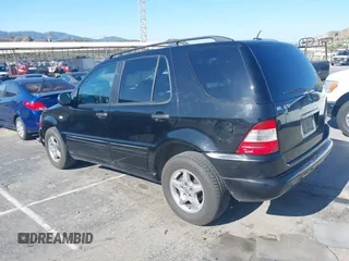 2001 Mercedes-Benz M-Class with VIN 4JGAB54E01A272539, listed as a IAAI auction lot 42124321 with 272,098 mi miles. Bid and sale history available at carsss.com. Image 3.