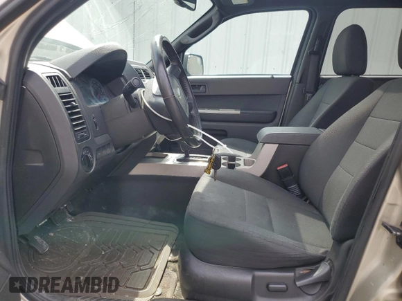2011 Ford Escape XLT z VIN 1FMCU9D7XBKA96400, wystawiony jako Copart lot #53159585 z przebiegiem 119 962 mil mil oraz Czysty tytuł • Clean title. Historia ofert i sprzedaży dostępna na DreamBid. Obrazek 7.