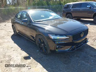 2024 Volvo S60 Plus Black Edition z VIN 7JRL12TH5RG280205, wystawiony jako IAAI lot #41648046 z przebiegiem 38 391 mil mil oraz . Historia ofert i sprzedaży dostępna na DreamBid. Obrazek 1.