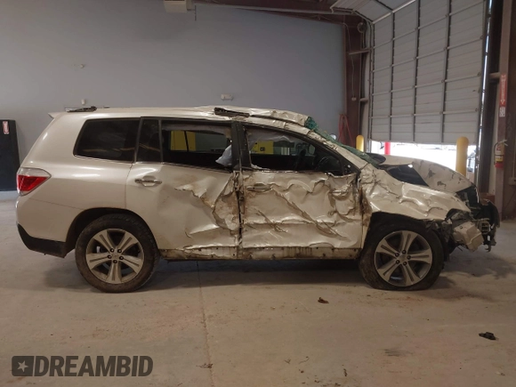 2013 Toyota Highlander Limited z VIN 5TDYK3EH1DS121622, wystawiony jako IAAI lot #42272380 z przebiegiem 191 400 mil mil oraz . Historia ofert i sprzedaży dostępna na DreamBid. Obrazek 13.