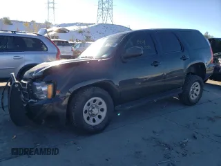 2013 Chevrolet Tahoe Commercial z VIN 1GNSK2E0XDR284768, wystawiony jako Copart lot #80268664 z przebiegiem 126 688 mil mil oraz Szkody całkowita. Historia ofert i sprzedaży dostępna na DreamBid. Obrazek 1.