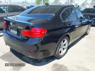 2013 BMW 3 Series 328i z VIN WBA3A5C5XDF356745, wystawiony jako IAAI lot #42092986 z przebiegiem 120 128 mil mil oraz . Historia ofert i sprzedaży dostępna na DreamBid. Obrazek 4.
