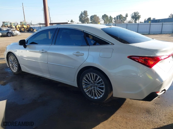 2019 Toyota Avalon Hybrid Limited with VIN 4T1B21FB2KU010215, listed as a IAAI auction lot 41358015 with 58,342 mi miles. Bid and sale history available at carsss.com. Image 14.