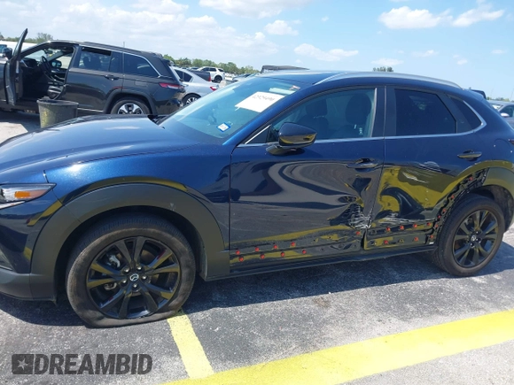 2024 Mazda CX-30 S Select Sport z VIN 3MVDMBBM0RM697731, wystawiony jako IAAI lot #42329490 z przebiegiem 17 675 mil mil oraz . Historia ofert i sprzedaży dostępna na DreamBid. Obrazek 6.