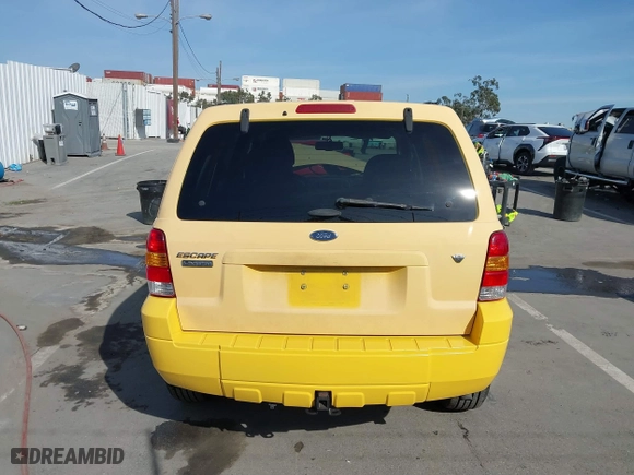 2007 Ford Escape Limited with VIN 1FMYU04127KA52766, listed as a IAAI auction lot 41835886 with 231,570 mi miles. Bid and sale history available at carsss.com. Image 16.