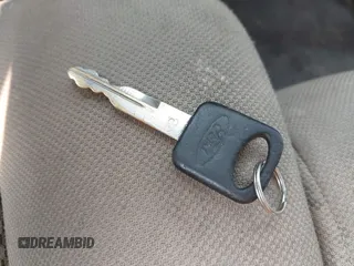 2005 Ford F-250 XL с VIN 1FTSX215X5EC32450, выставлен на аукционе IAAI как лот 42405822 с пробегом Не указан миль и . История ставок и продаж доступна на DreamBid. Изображение 11.