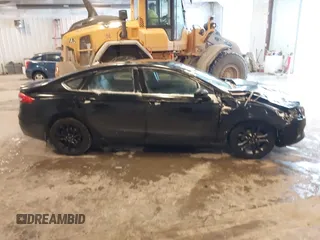 2019 Ford Fusion SE with VIN 3FA6P0HD3KR229021, listed as a IAAI auction lot 41576389 with 123,286 mi miles. Bid and sale history available at carsss.com. Image 13.