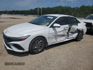2024 Hyundai Elantra SEL z VIN KMHLM4DG1RU700322, wystawiony jako Copart lot #57844325 z przebiegiem 37 960 mil mil oraz Szkoda całkowita • Salvage title. Historia ofert i sprzedaży dostępna na DreamBid. Obrazek 1.
