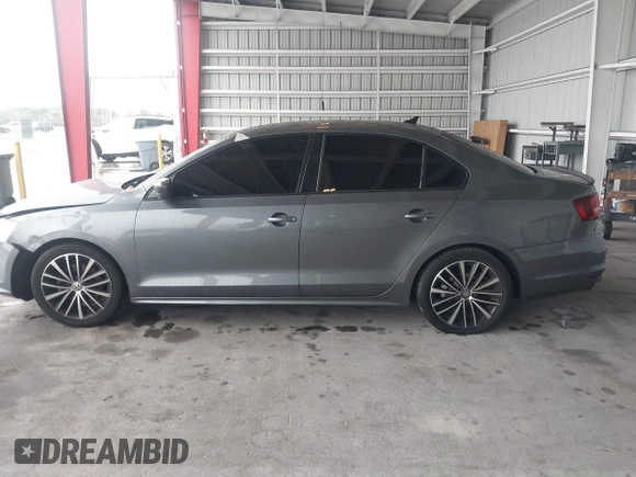 2016 Volkswagen Jetta Sport z VIN 3VWD17AJ3GM416482, wystawiony jako IAAI lot #41653790 z przebiegiem 109 380 mil mil oraz . Historia ofert i sprzedaży dostępna na DreamBid. Obrazek 13.