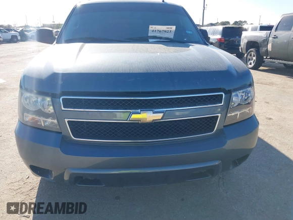 2010 Chevrolet Suburban LS with VIN 1GNUCHE09AR167462, listed as a IAAI auction lot 41767923 with 180,551 mi miles. Bid and sale history available at carsss.com. Image 12.