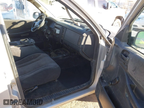 2004 Dodge Dakota Sport with VIN 1D7HL38K84S713231, listed as a IAAI auction lot 41371750 with 269,415 mi miles. Bid and sale history available at carsss.com. Image 5.