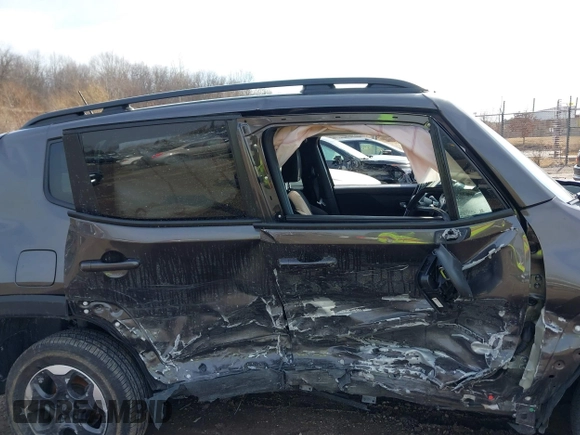 2017 Jeep Renegade Sport z VIN ZACCJBAB3HPG00961, wystawiony jako IAAI lot #41709631 z przebiegiem 90 765 mil mil oraz . Historia ofert i sprzedaży dostępna na DreamBid. Obrazek 6.