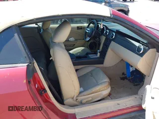 2005 Ford Mustang Deluxe z VIN 1ZVFT84N455183240, wystawiony jako IAAI lot #42142157 z przebiegiem Nie podano mil oraz . Historia ofert i sprzedaży dostępna na DreamBid. Obrazek 5.