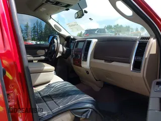 2009 Dodge 1500 Laramie z VIN 1D3HV13T79S708304, wystawiony jako IAAI lot #42445125 z przebiegiem 179 069 mil mil oraz . Historia ofert i sprzedaży dostępna na DreamBid. Obrazek 5.