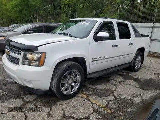 2009 Chevrolet Avalanche LTZ with VIN 3GNFK32009G161872, listed as a Copart auction lot 52033555 with 217,596 mi miles and Clean Title. Bid and sale history available at carsss.com. Image 1.