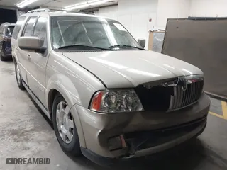 2005 Lincoln Navigator Luxury with VIN 5LMFU275X5LJ19216, listed as a IAAI auction lot 41641059 with 133,888 mi miles. Bid and sale history available at carsss.com. Image 1.