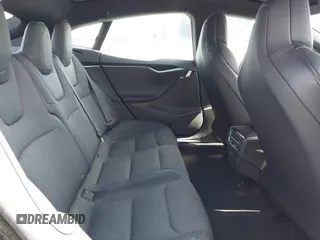 2018 Tesla Model S 75D z VIN 5YJSA1E25JF292480, wystawiony jako IAAI lot #42244185 z przebiegiem 42 199 mil mil oraz . Historia ofert i sprzedaży dostępna na DreamBid. Obrazek 8.