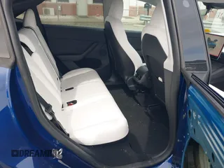 2024 Tesla Model Y Long Range z VIN 7SAYGDEE9RA244657, wystawiony jako IAAI lot #41694621 z przebiegiem 12 991 mil mil oraz . Historia ofert i sprzedaży dostępna na DreamBid. Obrazek 8.