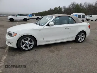 2013 BMW 1 Series 128i z VIN WBAUL7C56DVM83718, wystawiony jako Copart lot #52957614 z przebiegiem 73 621 mil mil oraz Czysty tytuł • Clean title. Historia ofert i sprzedaży dostępna na DreamBid. Obrazek 1.