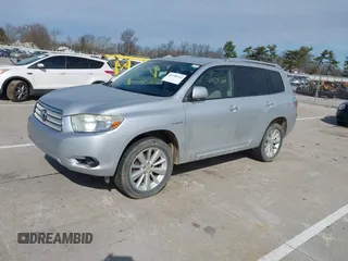 2008 Toyota Highlander Hybrid with VIN JTEEW41A082008629, listed as a IAAI auction lot 41958264 with 187,934 mi miles. Bid and sale history available at carsss.com. Image 2.