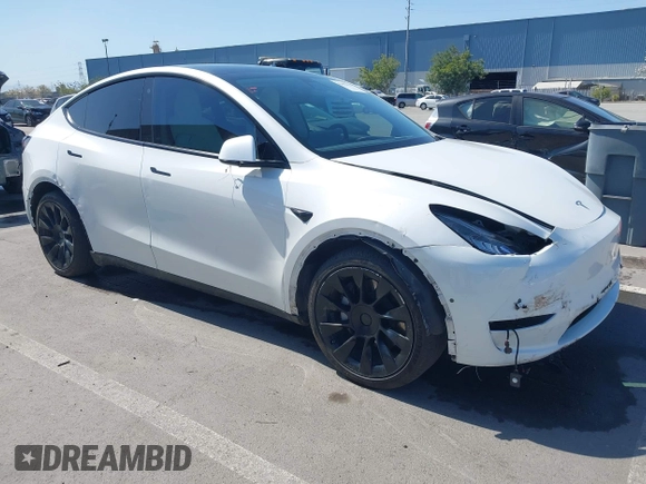 2021 Tesla Model Y Long Range with VIN 5YJYGDEEXMF280480, listed as a IAAI auction lot 41993633 with 69,579 mi miles. Bid and sale history available at carsss.com. Image 1.