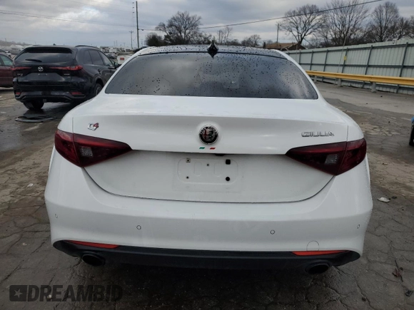 2022 Alfa Romeo Giulia Veloce z VIN ZARFANBN2N7653138, wystawiony jako Copart lot #41444005 z przebiegiem Nie podano mil oraz Szkody całkowita. Historia ofert i sprzedaży dostępna na DreamBid. Obrazek 6.