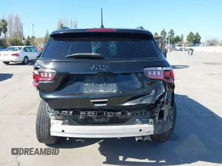2018 Jeep Compass Latitude with VIN 3C4NJCBB3JT501939, listed as a IAAI auction lot 41670306 with 93,767 mi miles. Bid and sale history available at carsss.com. Image 17.