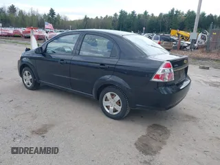 2011 Chevrolet Aveo 1LT z VIN KL1TD5DE9BB203861, wystawiony jako IAAI lot #42224197 z przebiegiem 126 327 mil mil oraz . Historia ofert i sprzedaży dostępna na DreamBid. Obrazek 3.