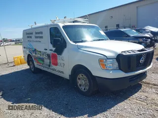 2019 Nissan NV Cargo SV z VIN 1N6BF0KY8KN800302, wystawiony jako IAAI lot #42332925 z przebiegiem 165 995 mil mil oraz . Historia ofert i sprzedaży dostępna na DreamBid. Obrazek 1.