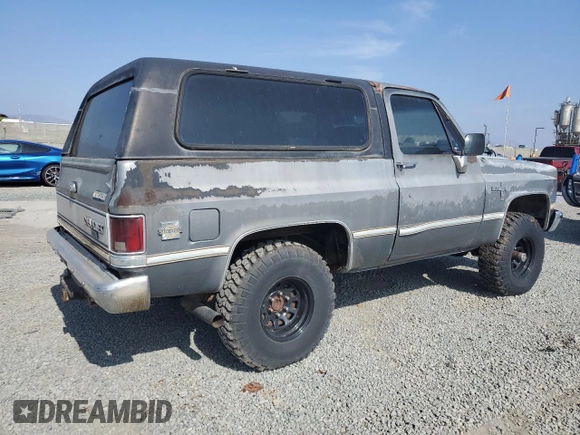 1987 Chevrolet Blazer z VIN 1GNEV18C0HF122644, wystawiony jako Copart lot #60716955 z przebiegiem 69 232 mil mil oraz Czysty tytuł • Clean title. Historia ofert i sprzedaży dostępna na DreamBid. Obrazek 3.