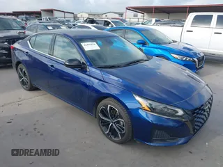 2024 Nissan Altima SR z VIN 1N4BL4CV0RN300819, wystawiony jako IAAI lot #42495818 z przebiegiem 52 189 mil mil oraz . Historia ofert i sprzedaży dostępna na DreamBid. Obrazek 1.