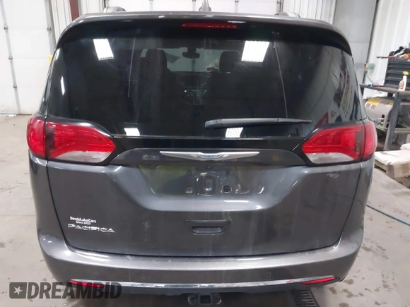 2017 Chrysler Pacifica Touring L z VIN 2C4RC1BGXHR753504, wystawiony jako IAAI lot #41330337 z przebiegiem 103 403 mil mil oraz . Historia ofert i sprzedaży dostępna na DreamBid. Obrazek 16.