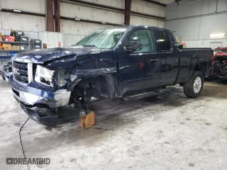 2011 GMC Sierra 2500HD SLE with VIN 1GT220CG1BZ262877, listed as a Copart auction lot 42869035 with 264,996 mi miles and Salvage Title. Bid and sale history available at carsss.com. Image 1.