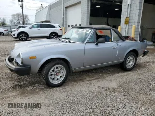 1980 FIAT 124 Spider z VIN 124CS000167543, wystawiony jako Copart lot #53031904 z przebiegiem 60 115 mil mil oraz Nie do naprawy • Non repairable. Historia ofert i sprzedaży dostępna na DreamBid. Obrazek 1.