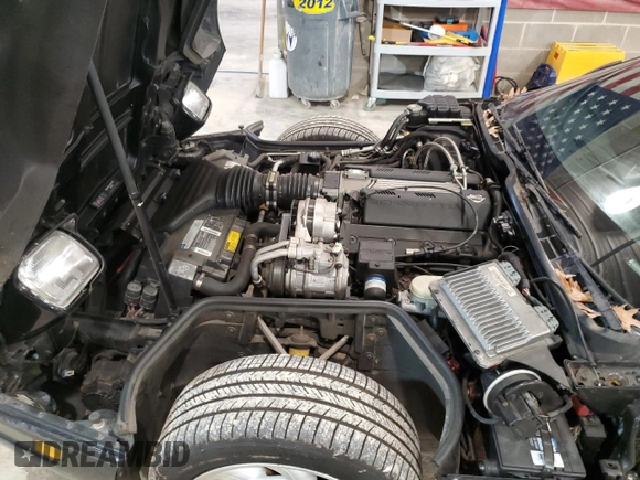 1994 Chevrolet Corvette z VIN 1G1YY32P8R5103280, wystawiony jako Copart lot #83605404 z przebiegiem 116 481 mil mil oraz Czysty tytuł • Clean title. Historia ofert i sprzedaży dostępna na DreamBid. Obrazek 11.