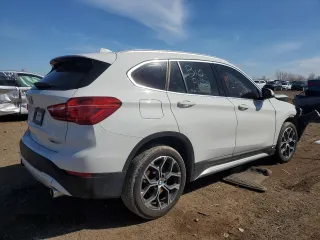 2021 BMW X1 xDrive28i z VIN WBXJG9C02M5S18999, wystawiony jako Copart lot #50194425 z przebiegiem 62 355 mil mil oraz Szkoda całkowita • Salvage title. Historia ofert i sprzedaży dostępna na DreamBid. Obrazek 3.