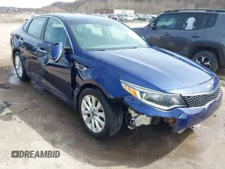 2018 Kia Optima S z VIN 5XXGT4L38JG217136, wystawiony jako IAAI lot #41812058 z przebiegiem 97 208 mil mil oraz . Historia ofert i sprzedaży dostępna na DreamBid. Obrazek 1.
