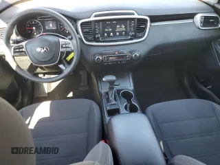 2019 Kia Sorento LX with VIN 5XYPG4A5XKG495865, listed as a Copart auction lot 47184585 with 98,044 mi miles and Clean Title. Bid and sale history available at carsss.com. Image 8.
