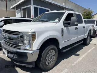 2019 Ford F-250 XL z VIN 1FT7W2BT4KED27037, wystawiony jako IAAI lot #42649633 z przebiegiem 50 258 mil mil oraz . Historia ofert i sprzedaży dostępna na DreamBid. Obrazek 1.