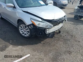 2018 Nissan Altima SR z VIN 1N4AL3AP0JC245282, wystawiony jako IAAI lot #41981833 z przebiegiem 102 634 mil mil oraz . Historia ofert i sprzedaży dostępna na DreamBid. Obrazek 18.