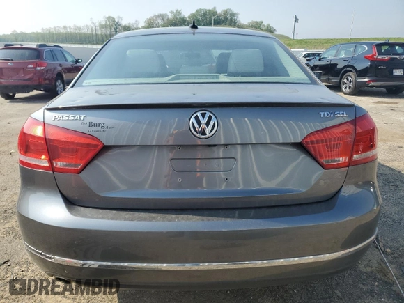 2015 Volkswagen Passat SEL Premium z VIN 1VWCV7A33FC070144, wystawiony jako Copart lot #56777395 z przebiegiem 115 667 mil mil oraz Nie do naprawy • Non repairable. Historia ofert i sprzedaży dostępna na DreamBid. Obrazek 6.