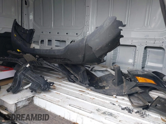 2024 Ford Transit Cargo z VIN 1FTBR1C84RKA32473, wystawiony jako IAAI lot #42438142 z przebiegiem 40 817 mil mil oraz . Historia ofert i sprzedaży dostępna na DreamBid. Obrazek 8.