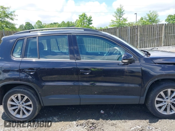 2017 Volkswagen Tiguan S z VIN WVGAV7AX3HK043141, wystawiony jako IAAI lot #42259813 z przebiegiem 63 151 mil mil oraz . Historia ofert i sprzedaży dostępna na DreamBid. Obrazek 14.
