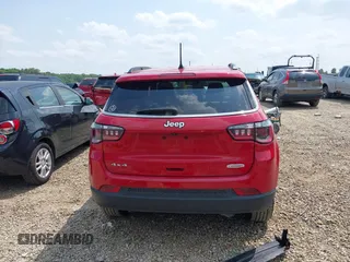 2024 Jeep Compass Latitude z VIN 3C4NJDBN5RT579943, wystawiony jako IAAI lot #42461866 z przebiegiem 18 241 mil mil oraz . Historia ofert i sprzedaży dostępna na DreamBid. Obrazek 17.