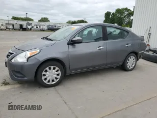 2019 Nissan Versa SV z VIN 3N1CN7AP7KL872090, wystawiony jako Copart lot #53095795 z przebiegiem 88 987 mil mil oraz Szkoda całkowita • Salvage title. Historia ofert i sprzedaży dostępna na DreamBid. Obrazek 1.