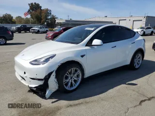 2021 Tesla Model Y Long Range z VIN 5YJYGDEEXMF161280, wystawiony jako Copart lot #54093285 z przebiegiem 61 843 mil mil oraz Szkoda całkowita • Salvage title. Historia ofert i sprzedaży dostępna na DreamBid. Obrazek 1.