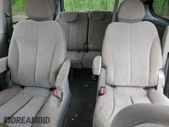 2012 Kia Sedona LX with VIN KNDMG4C7XC6494334, listed as a Copart auction lot 60884664 with 271,064 mi miles and Clean Title. Bid and sale history available at carsss.com. Image 10.