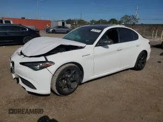 2023 Alfa Romeo Giulia Veloce with VIN ZARFANBN0P7670975, listed as a Copart auction lot 87671475 with 33,095 mi miles and Non repairable. Bid and sale history available at DreamBid. Image 1.